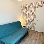 T4 Avec Grande Terrasse Et Parking Prive דירה קאין