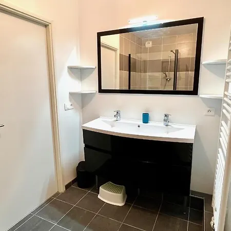 T4 Avec Grande Terrasse Et Parking Prive Apartamento *