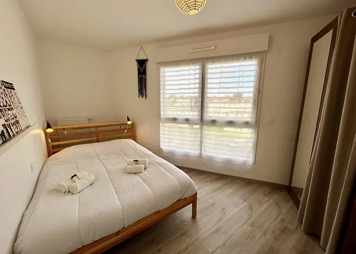 T4 Avec Grande Terrasse Et Parking Prive Caen